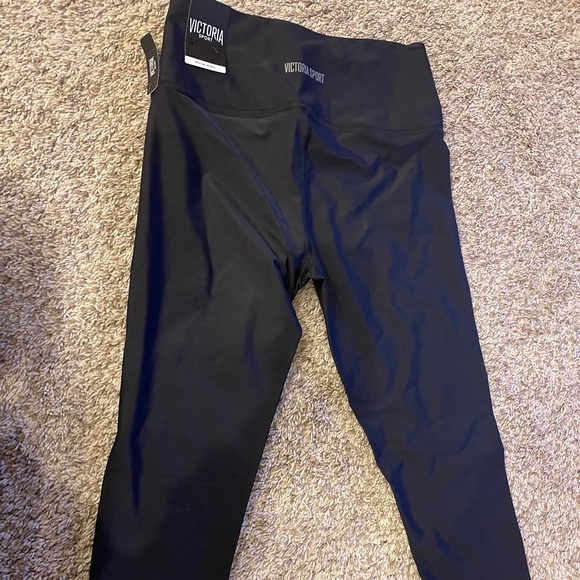 BRAND NEW VICTORIAS SECRET VS SPORT CROP LEGGINGS - Picture 1 of 6